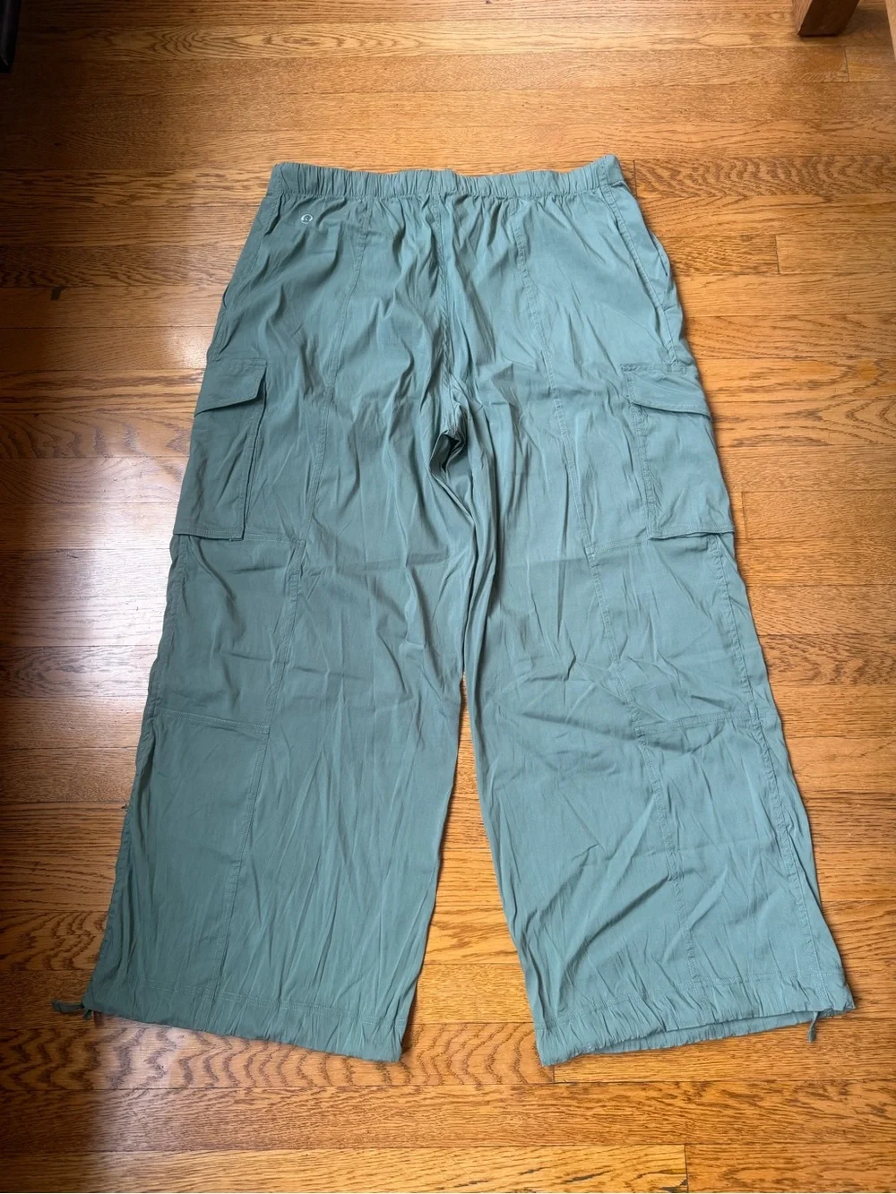 Like New - Lululemon Lightweight Adjustable Mid-Rise Cargo Pant (XL)